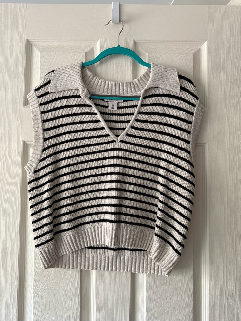 Striped Knit Sleeveless Sweater Vest - Black & Off White